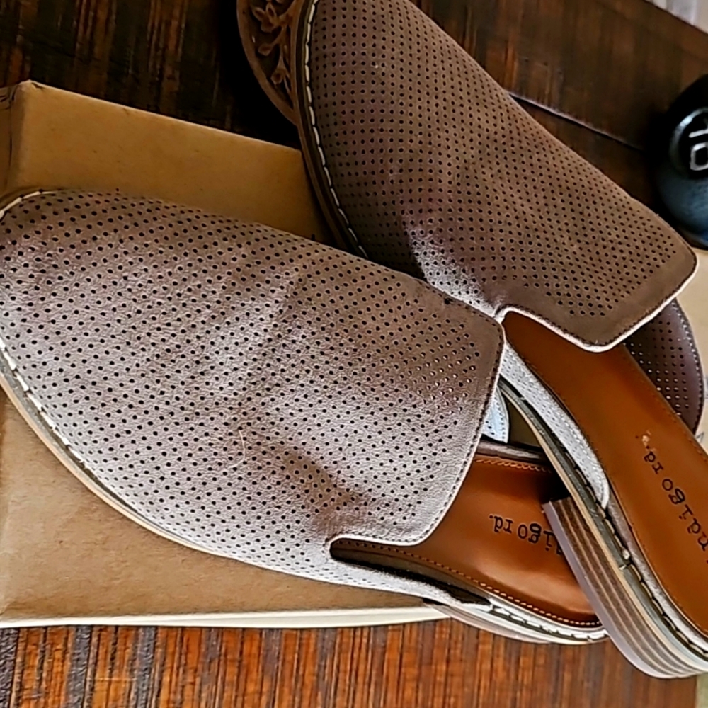Indigo Rd. Taupe Slip-ons Shuffles S/7m